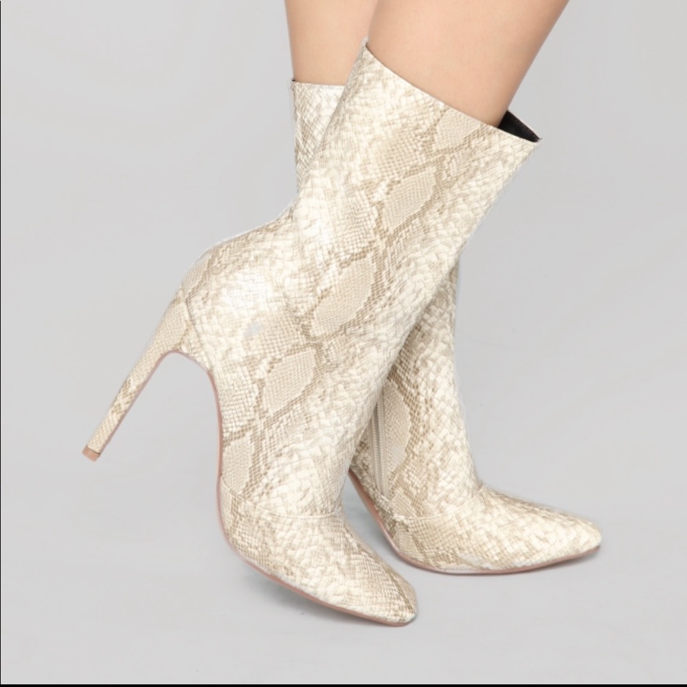 Fabulous Snake skin boots